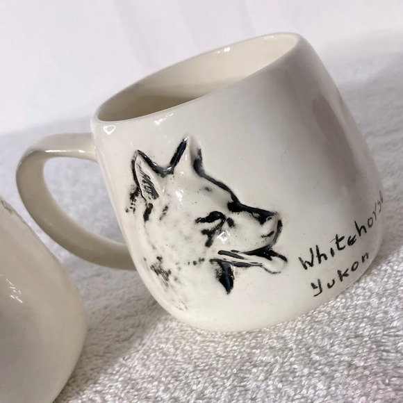 Vintage Handmade Cream Ceramic Whitehorse Yukon Mining Wolf Mugs x2 - Picture 9 of 12